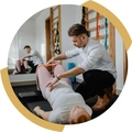 Ilustracja treningu rehabilitacyjnego